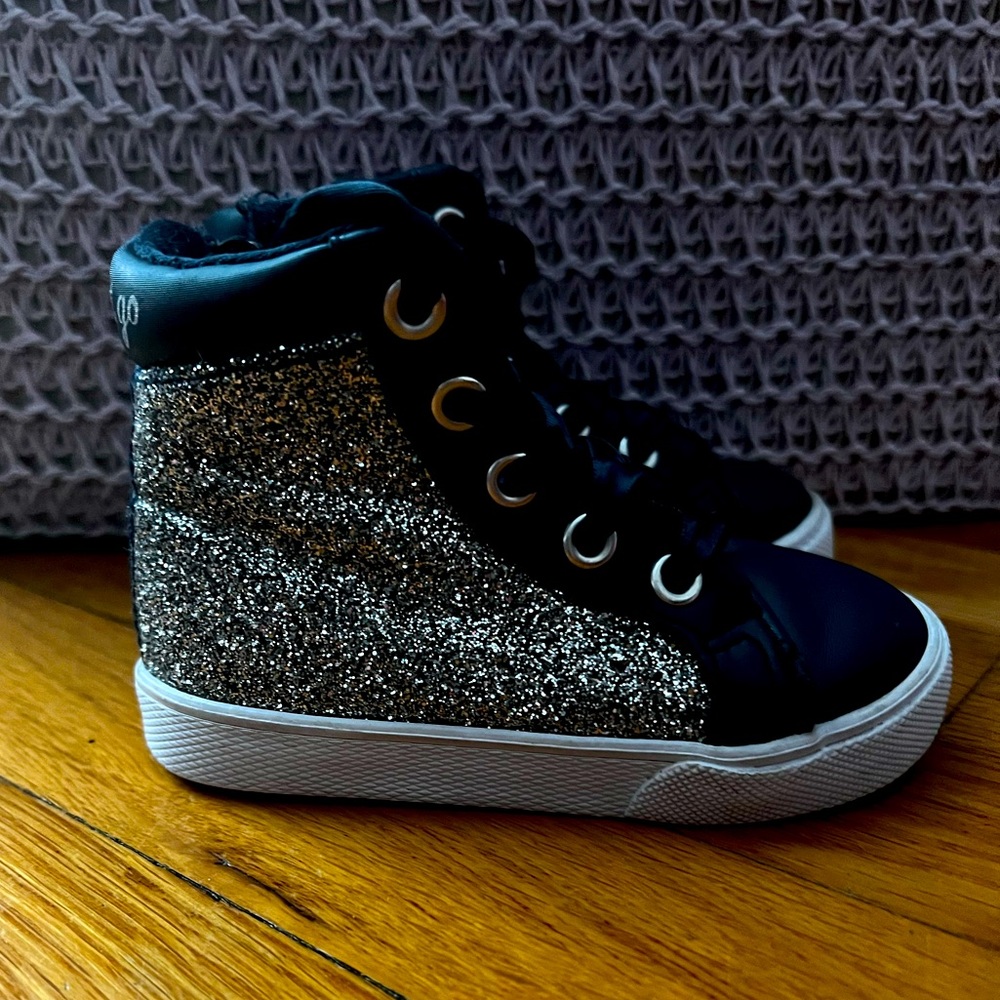 Girls Disney/Frozen High Top Sparkle/Navy Blue Sneakers. Size 5.